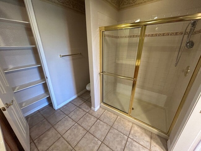 Building Photo - MOVE IN SPECIAL WITH THIS BEAUTIFUL GATED COMMUNITY - TOP FLOOR CONDO WITH BALCONY IN SUMMERLIN