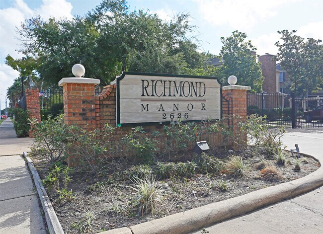 Building Photo - 2626 Holly Hall St