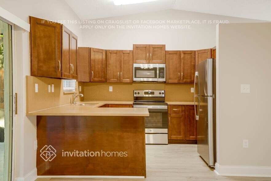 Building Photo - 16850 SW 92nd Ave