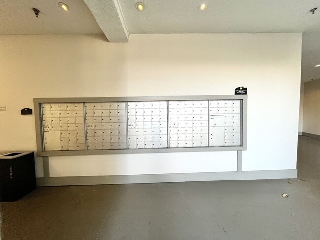 Building Photo - BEAUTIFUL CONDO WITH AMENITIES NEAR VANDERBILT!