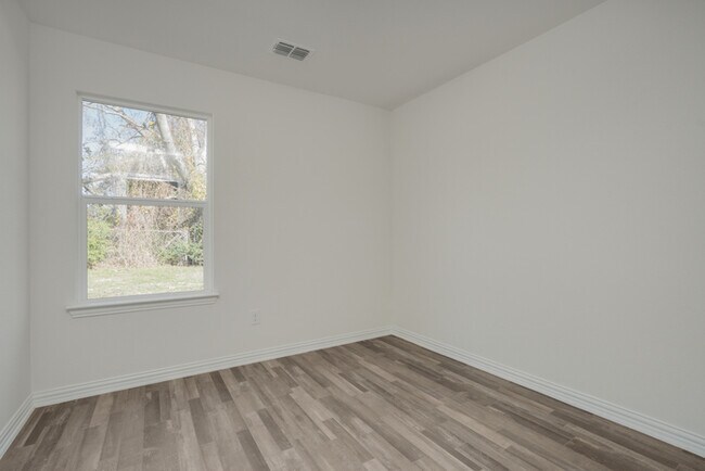 Building Photo - 608 N 18th St