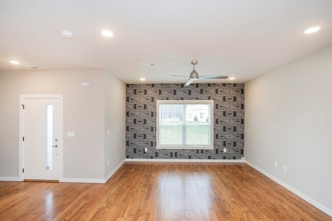 Building Photo - 3637 Hydes Ferry Rd