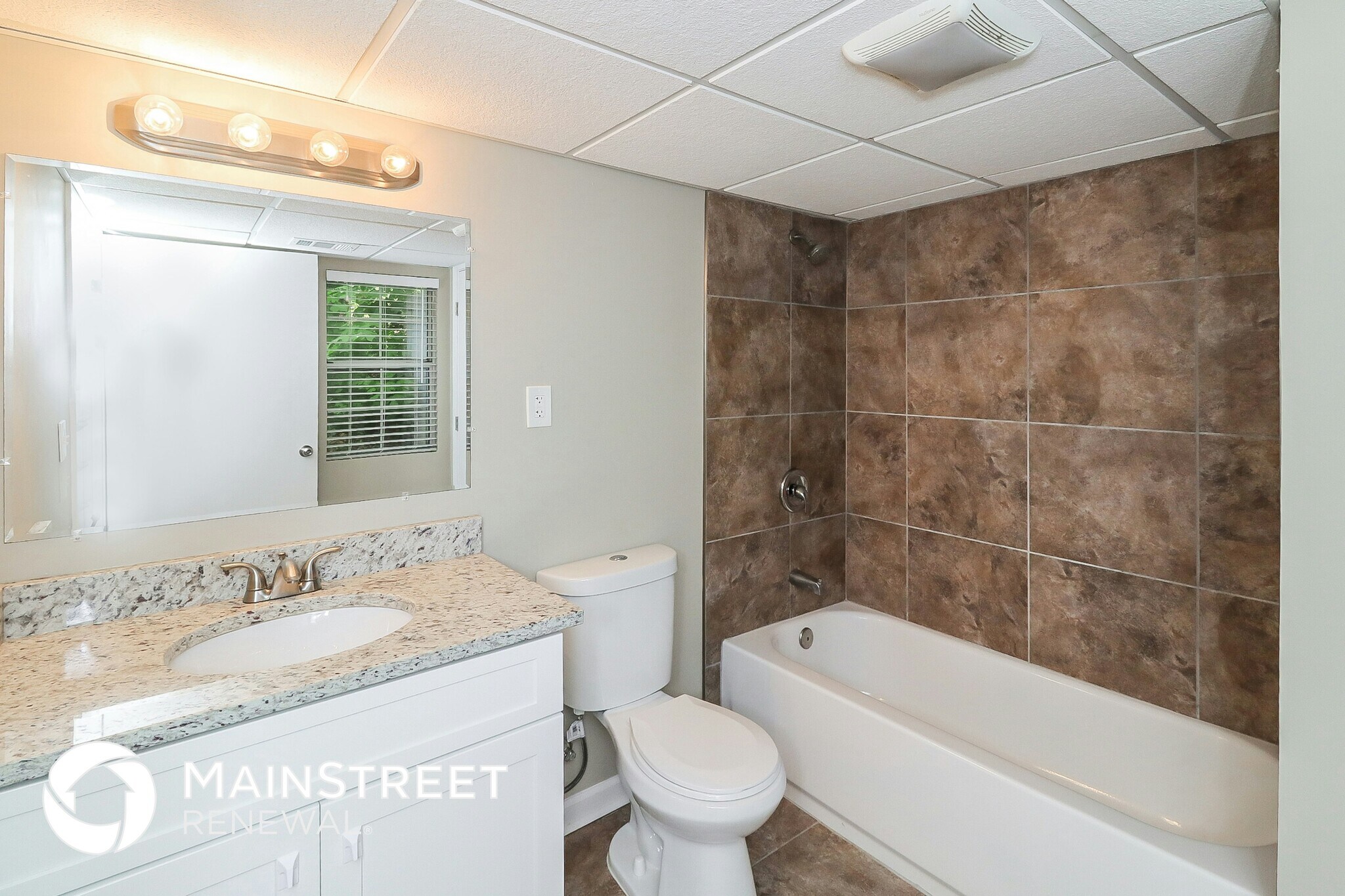 Building Photo - 1826 Killarney Dr SW