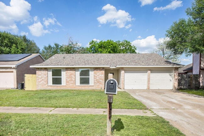 Building Photo - 10814 MacKenzie Dr