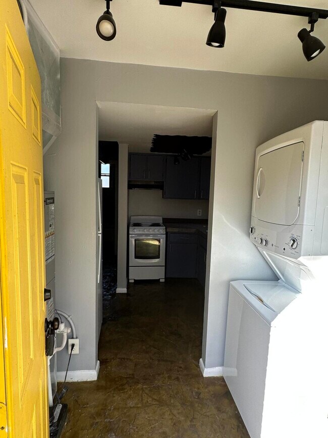 Building Photo - 703 Wilkinson Blvd