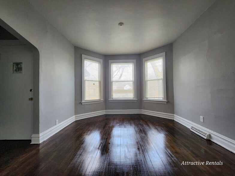 Building Photo - 7632 S Drexel Ave