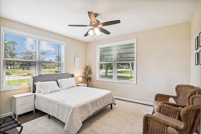 Building Photo - 300 Mercedes Ave