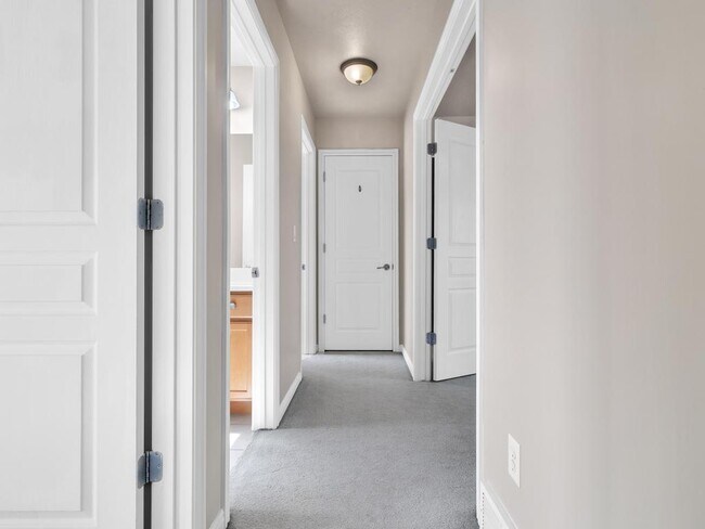 Building Photo - 6313 S Lake Fork Cir