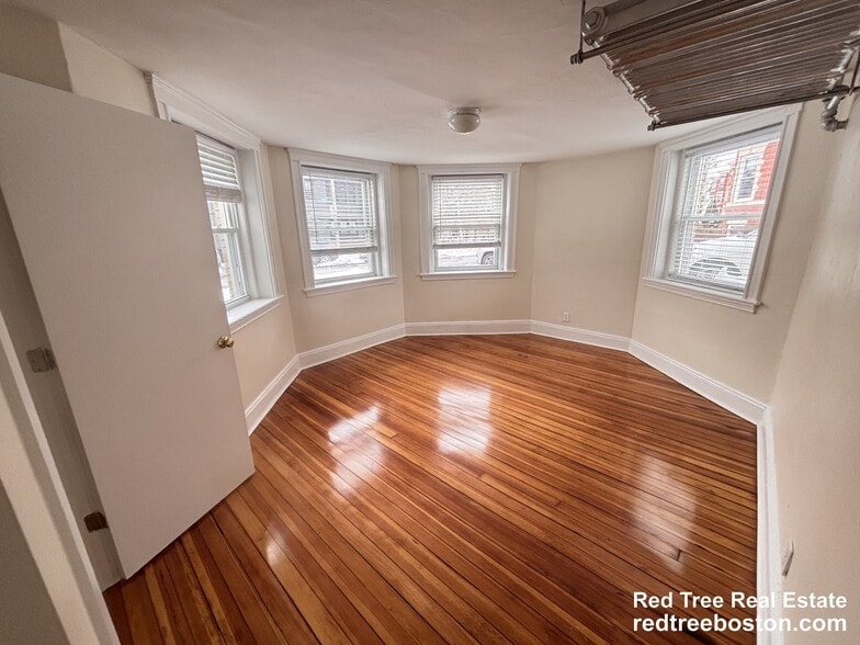 Building Photo - 7 Mt Hood Rd