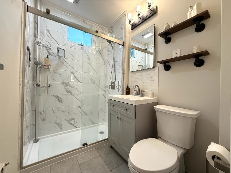 Building Photo - 37 Lindale Ave