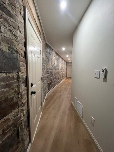 Main Entry and Hallway - 1389 E 43rd St