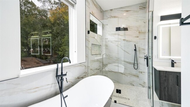 Building Photo - 2318 Arroyo Ave