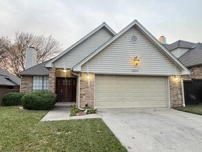 Building Photo - 1205 Olde Towne Dr