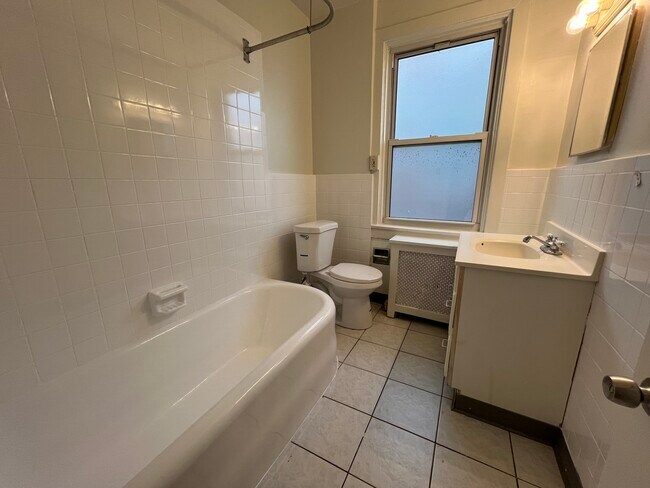 Building Photo - 2015 Wightman St