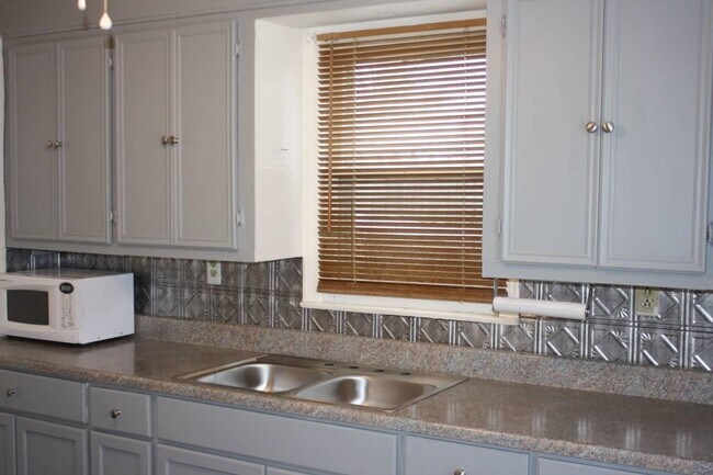 Building Photo - 2118 26th St