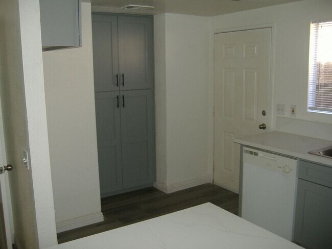 Building Photo - 28701 Calle Del Lago