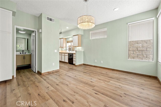 Building Photo - 2244 Black Pine Rd