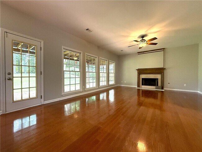 Building Photo - 1310 Rosewood Dr