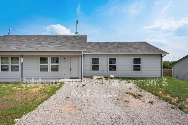 Building Photo - 109 James Ct