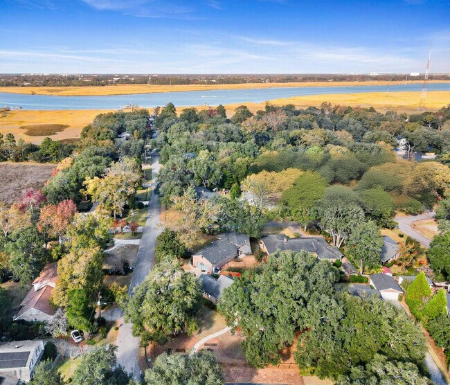 Building Photo - 1790 Wilshire Dr