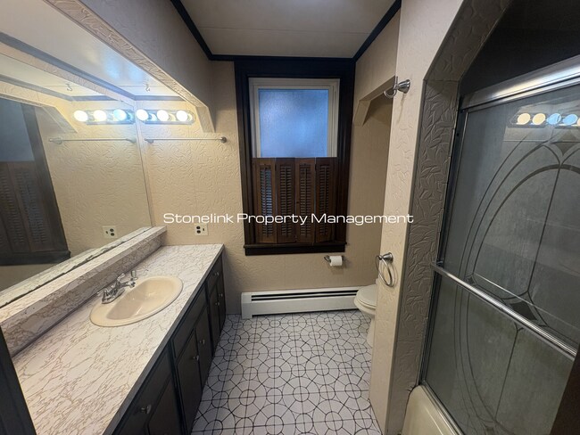 Building Photo - 124 Leo Ave