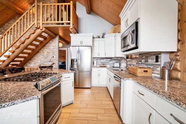 Building Photo - Mountain living in Central, Utah!