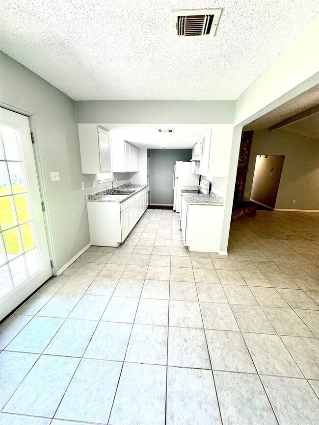 Building Photo - 3831 Addicks Clodine Rd