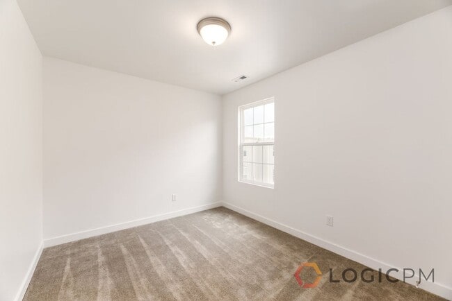 Building Photo - 10592 Redknife Dr