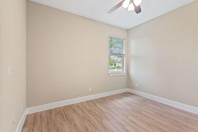 Building Photo - 141 Barrington Dr