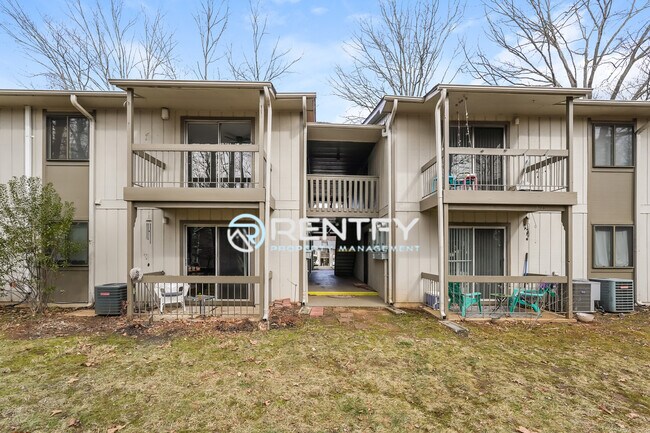 Building Photo - 2270 Sunderland Rd