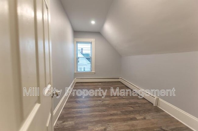 Building Photo - 340 Pearl St