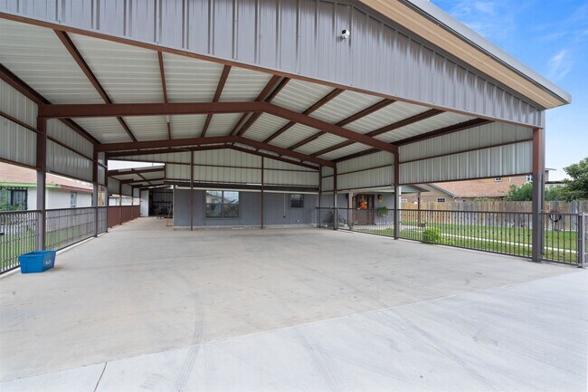 Building Photo - 115 Gyna Dr