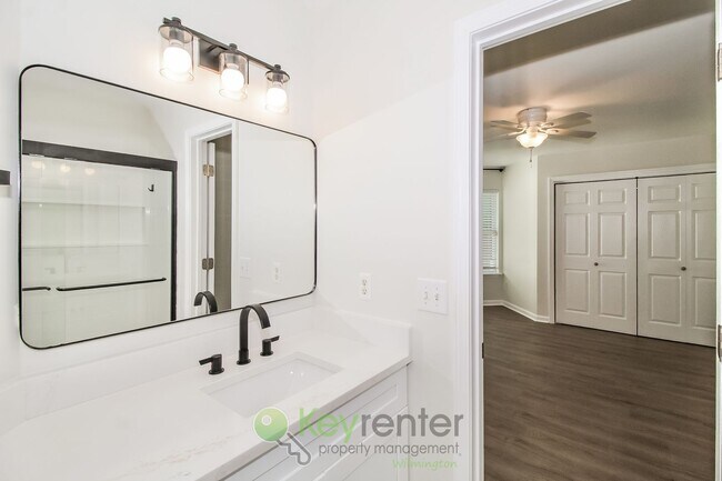 Building Photo - $200 Off 1st Month's Rent - 2 Bdrm/ 2 Bath, Townhome in Wilmington