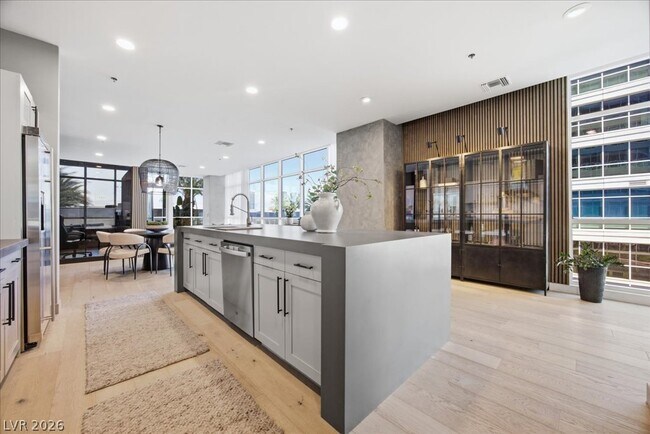Building Photo - 4575 Dean Martin Dr