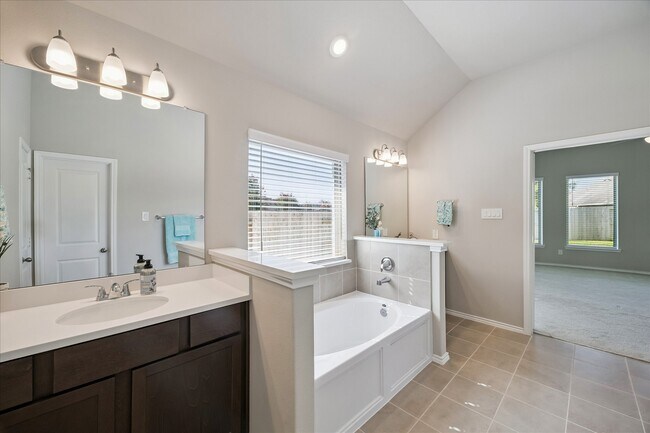 Building Photo - 3212 Bright Maple Dr