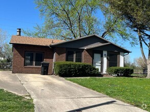 Building Photo - Newly Remodeled 3 bed ranch in Normal!