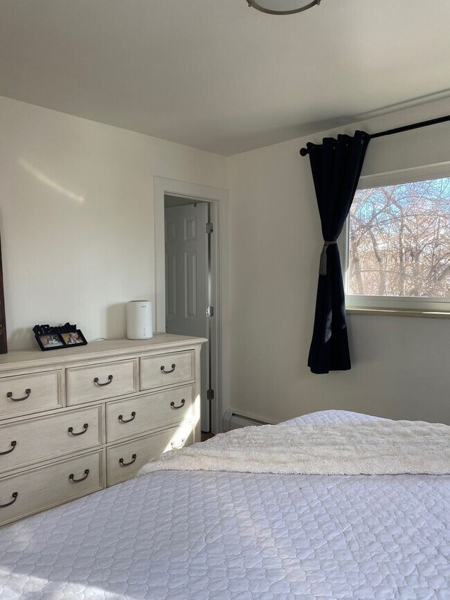 Building Photo - Charming 1 Level House 3 Bed, 2 Bath with ...