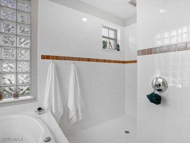 Building Photo - 2847 Tiburon Blvd E