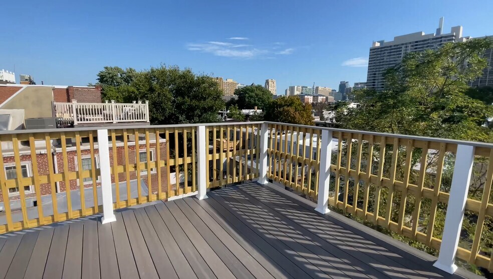 Deck with great view - 2034 Green St