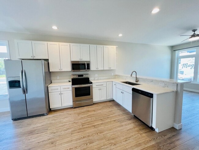 Building Photo - Modern Downtown Townhouse for Rent