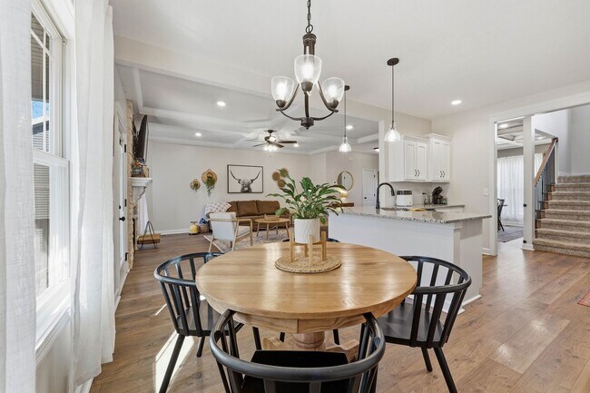 Building Photo - Dog Friendly Three Bedroom with Bonus in Sango!