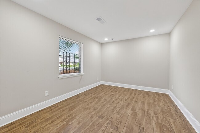 Building Photo - 11107 Cedarview Ln