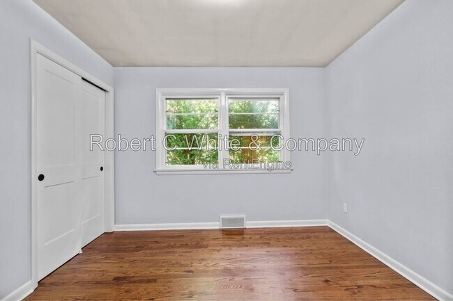 Building Photo - 851 Ward Ln