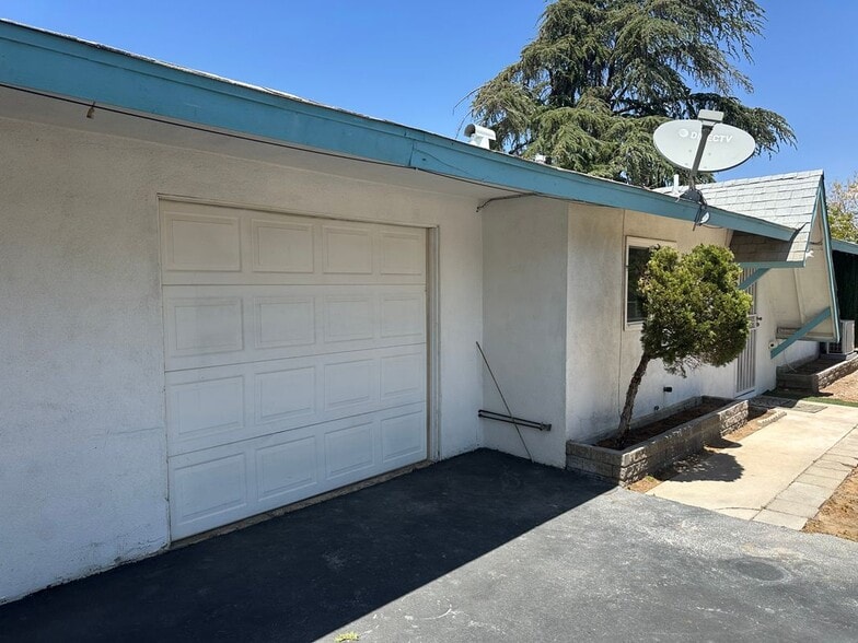 Building Photo - 16119 Spruce St