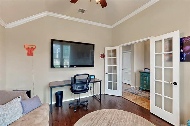 Building Photo - 733 Ravenwood Dr