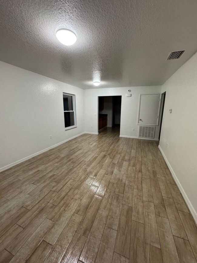 Building Photo - Pineville Ln