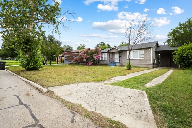 Building Photo - Updated Home • Huge Backyard • Minutes to Brooks City Base & Downtown San Antonio