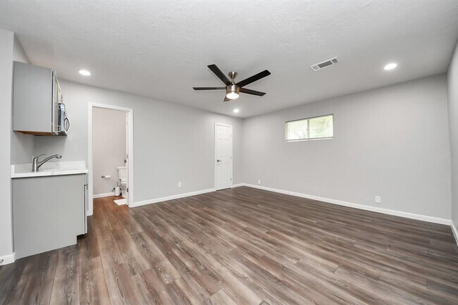 Building Photo - 3111 Tanglebriar Dr