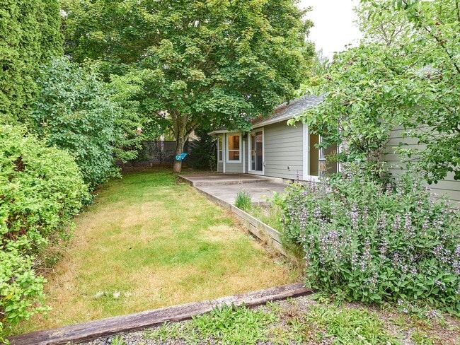 Building Photo - 3 bed, 2 bath single-level home in South Salem