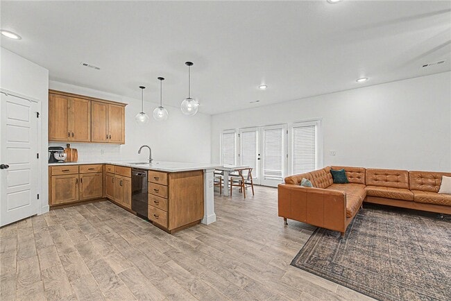 Building Photo - 2070 Wildflower Dr